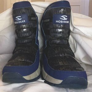 Boys snow shoes in good condition